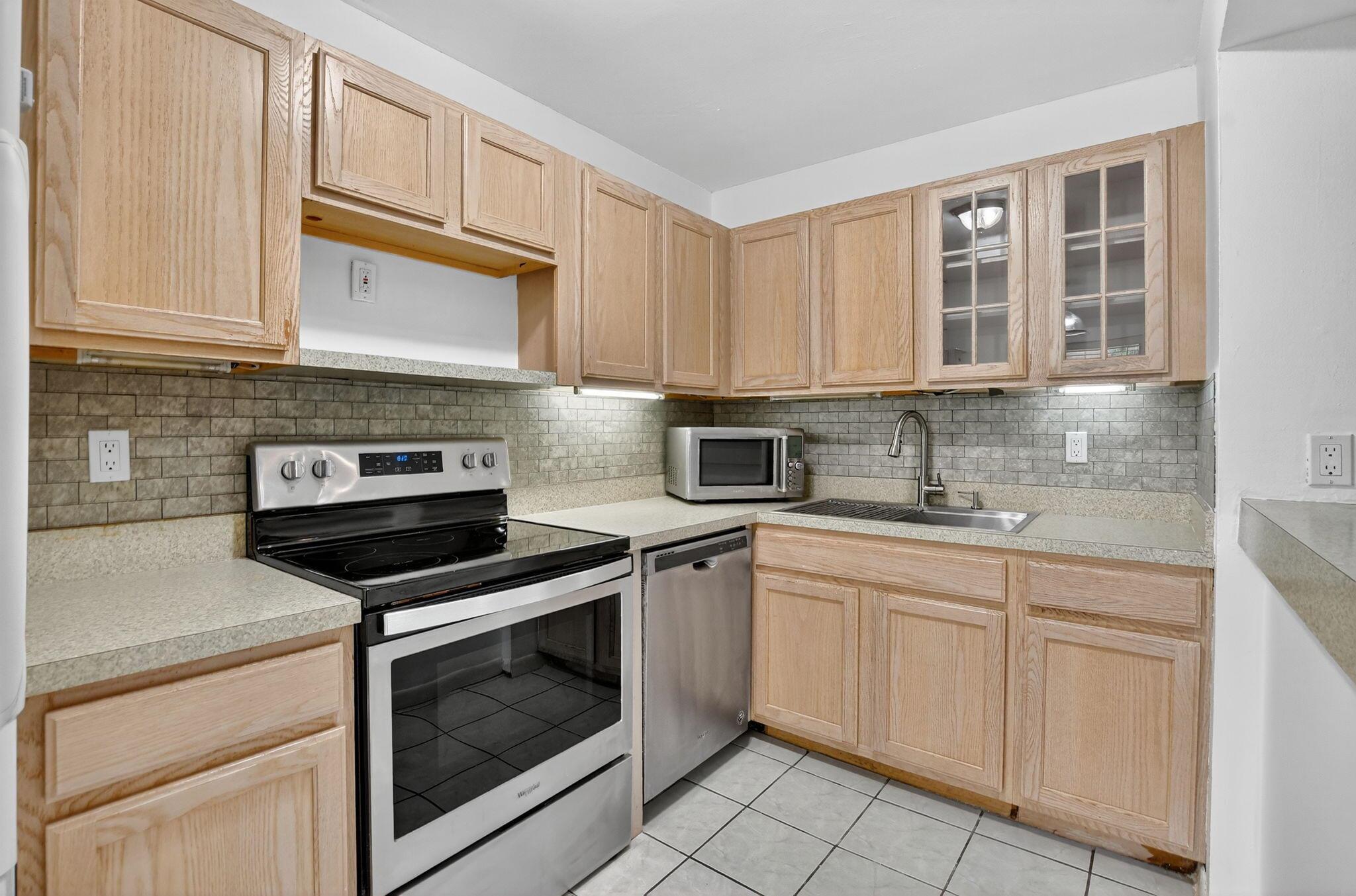 COURTYARD CONDOMINIUMS - Residential