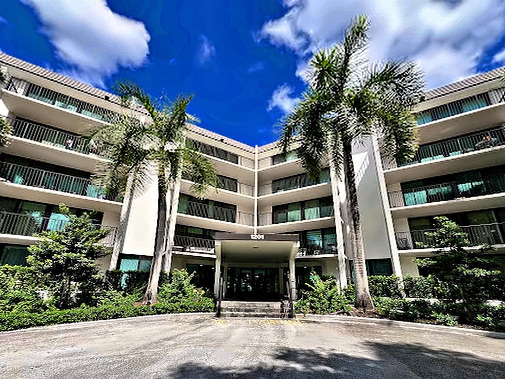 Photo of 1201 RIVER REACH Drive #410, Fort Lauderdale, FL 33315 (MLS # B26081683)
