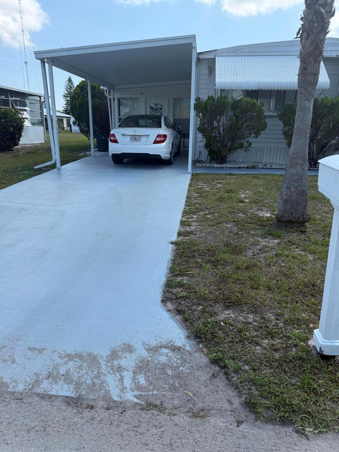 GOOD CONDITION MOBILE HOME WITH AMPLE SPACE, ICE COLD AC AND SOUND ROOF WITHOUT LEAKS. VILYN FLOORING THROUGHOUT.