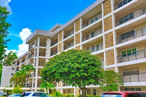 2801 N PALM AIRE Drive 405