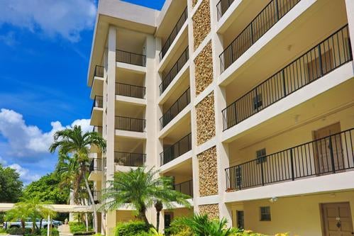 2801 N PALM AIRE Drive 405