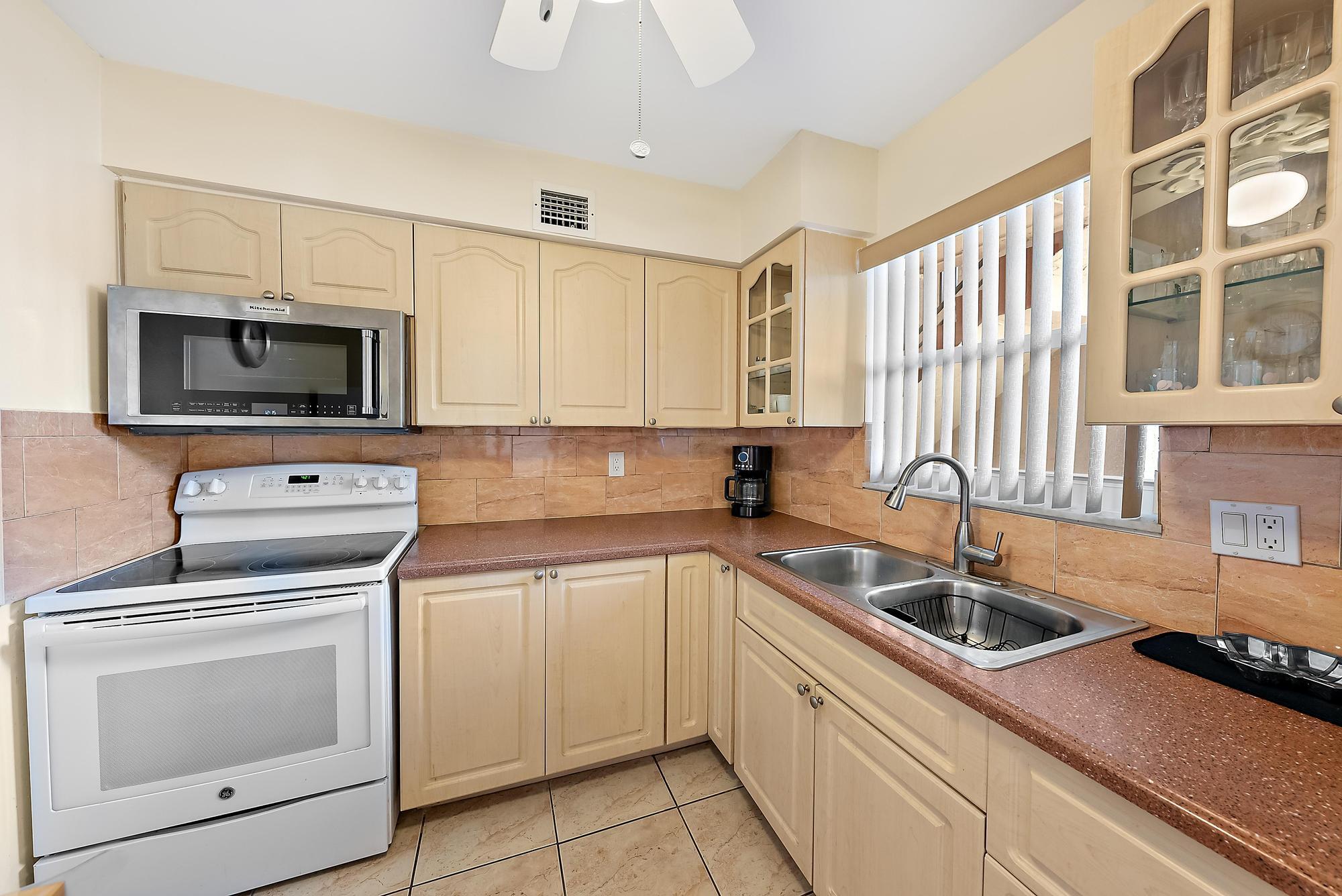 LAKESIDE VILLAGE CONDO 7 - Residential