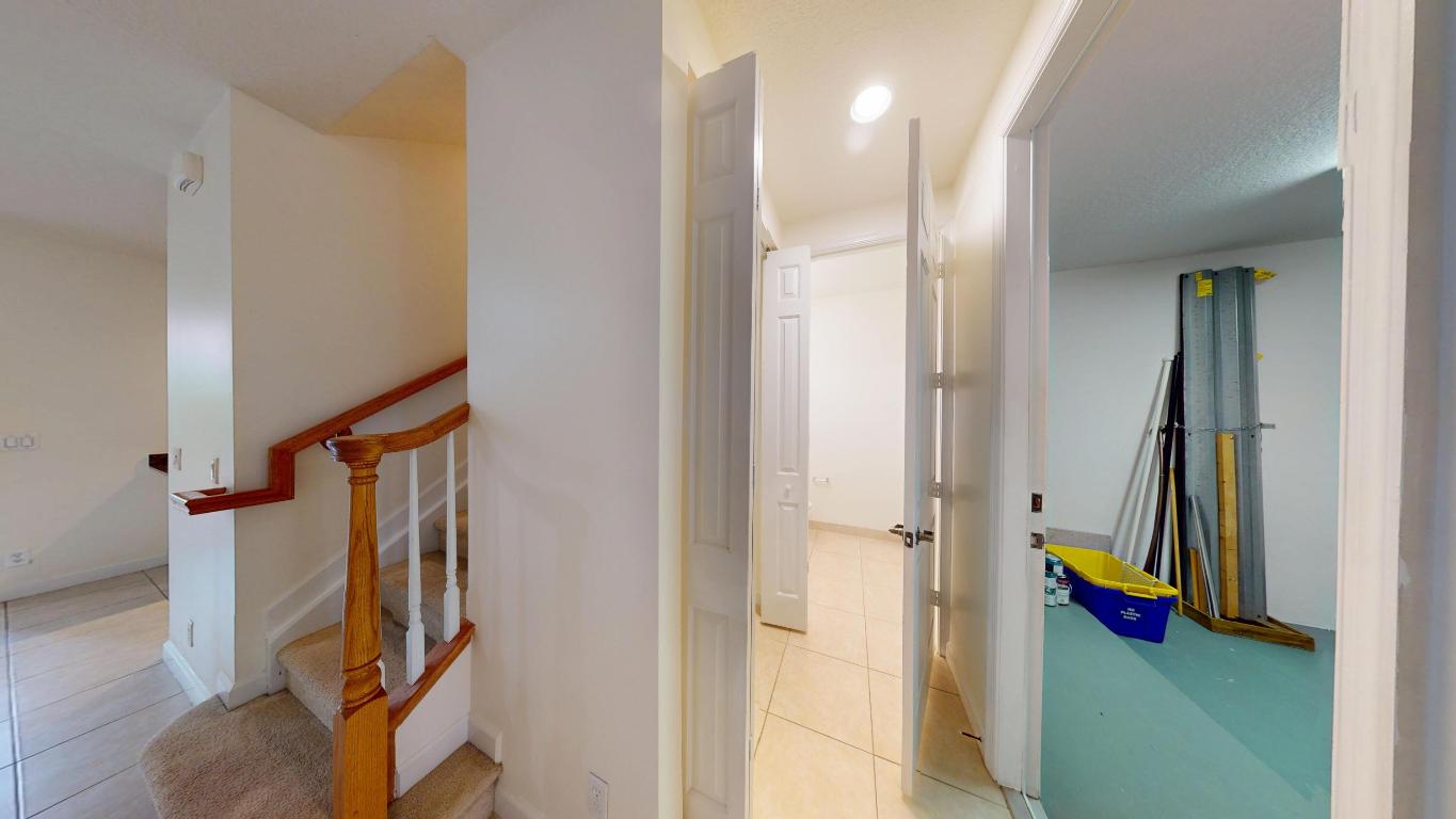 GRAMERCY SQUARE - Residential Lease