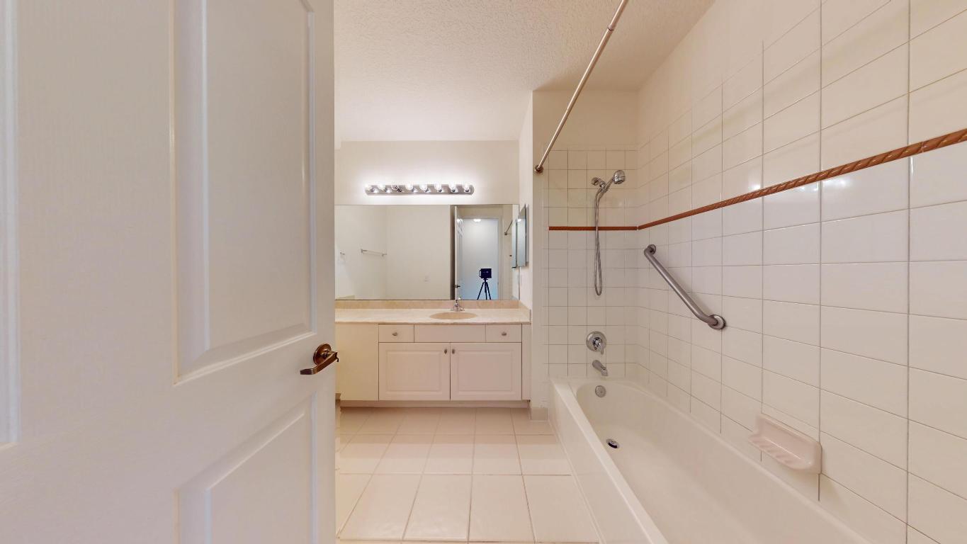 GRAMERCY SQUARE - Residential Lease