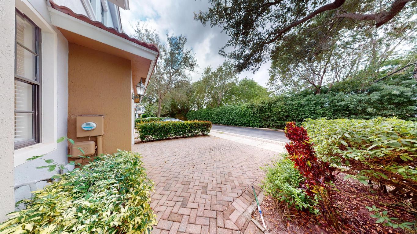 GRAMERCY SQUARE - Residential Lease