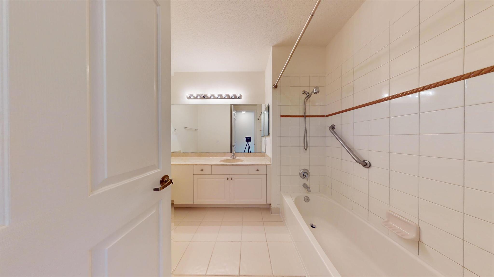 GRAMERCY SQUARE - Residential Lease