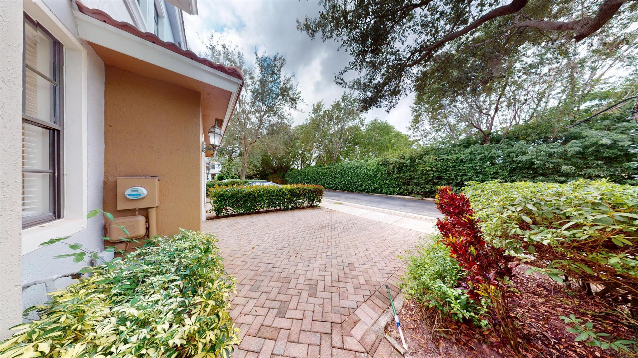 GRAMERCY SQUARE - Residential Lease