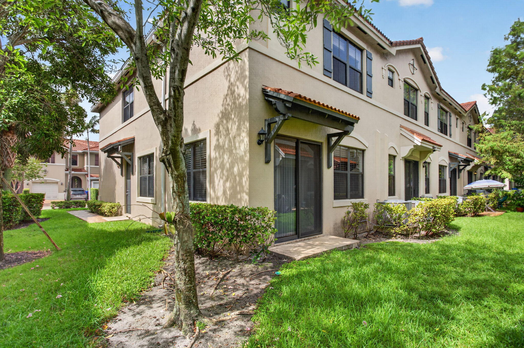 1023 NW 33RD Court