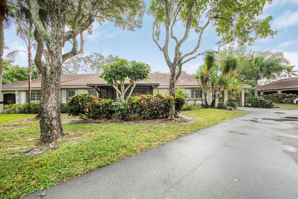 Photo of 2722 N Palm Aire Drive #2722, Pompano Beach, FL 33069 (MLS # F10415018)