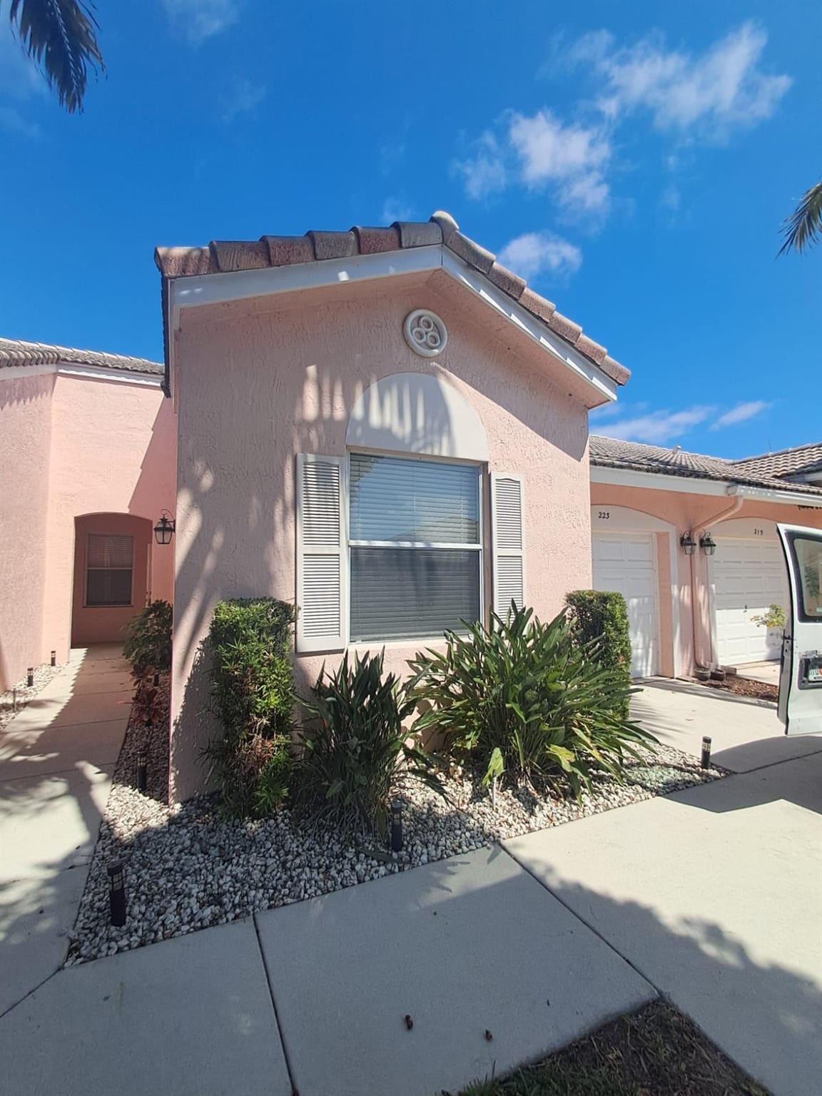 Beautiful movie ready Villa in Delray Beach. Light and bright. 2 Bedroom 2 Bathroom with gorgeous Kitchen. Hidden gem of a community with clubhouse, pool, gym and tennis, close to Eagle Park, and within short driving distance of public golf course, and all that world famous Delray Beach has to offer - beaches, restaurants and shops.