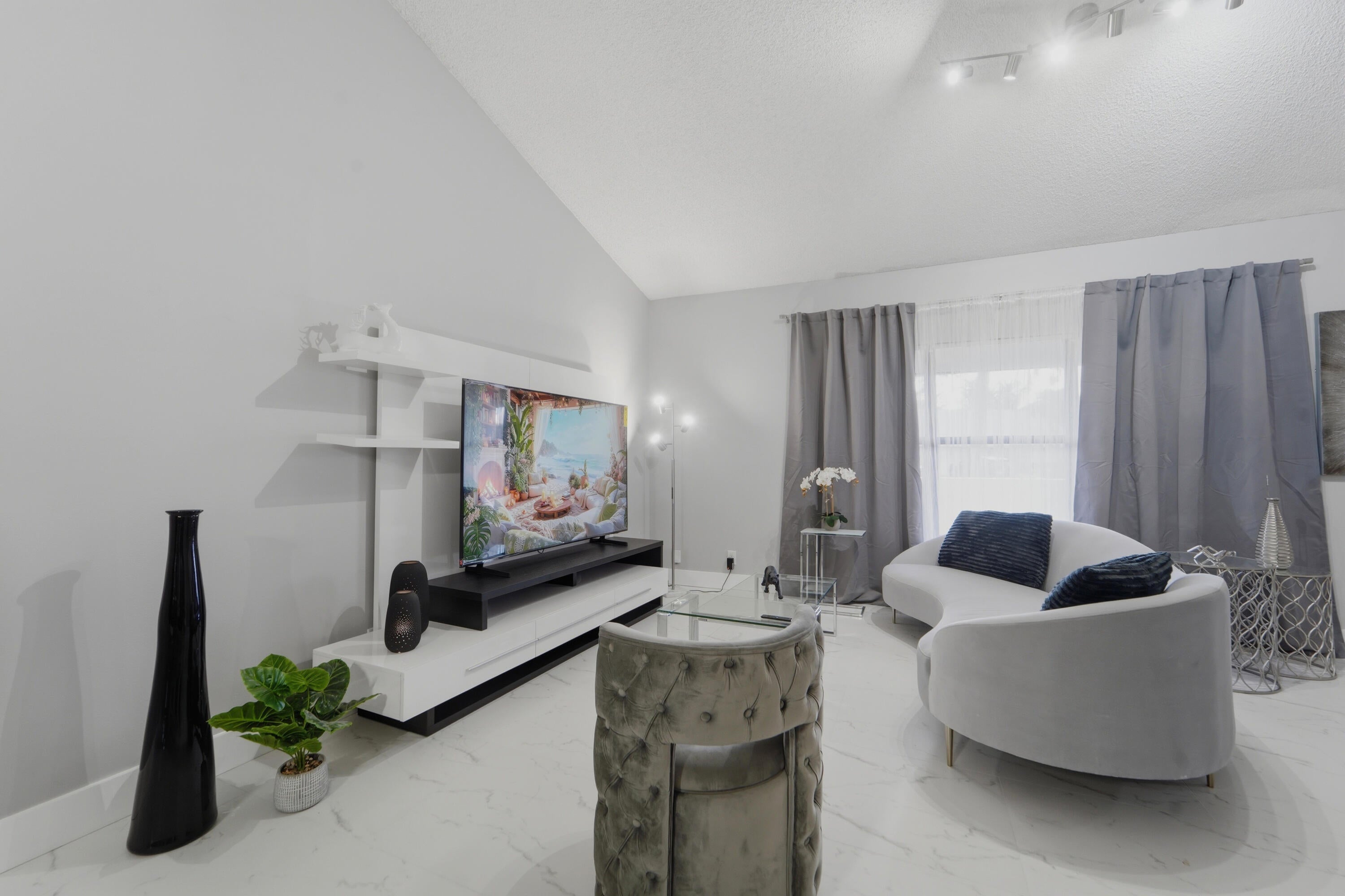 Properties 301 KNOTTY WOOD Lane