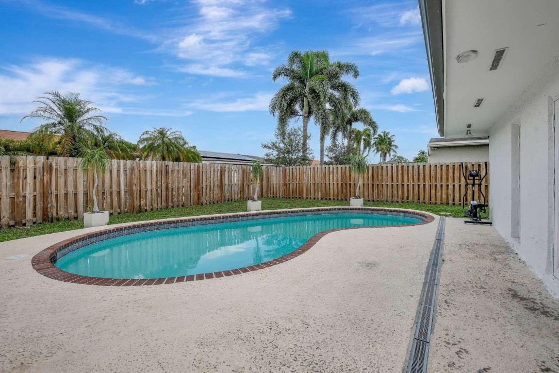 SUNRISE GOLF VILLAGE - Residential