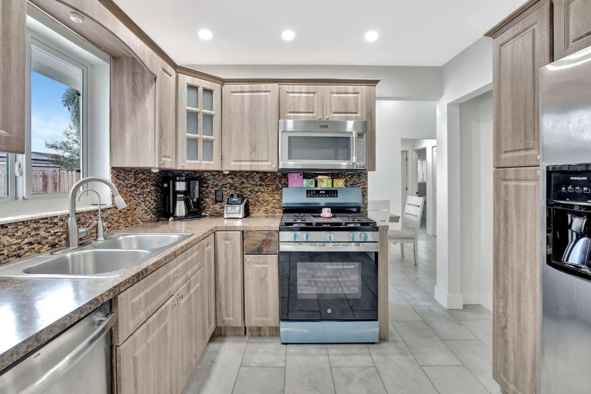 SUNRISE GOLF VILLAGE - Residential