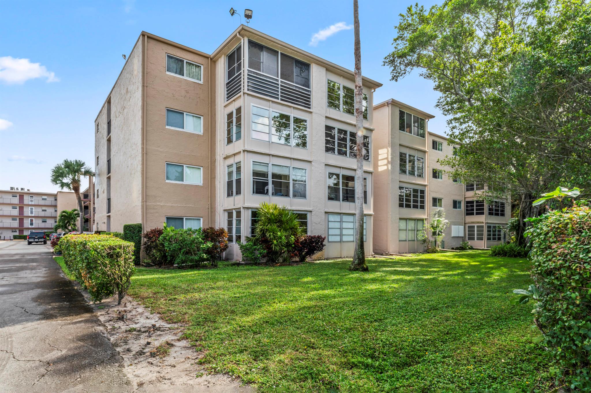 LAKESIDE VILLAGE CONDO 10 - Residential