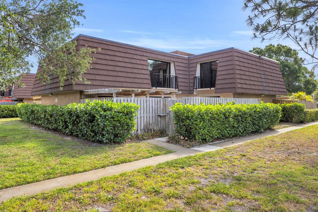 Photo of 1907 19th Lane, Palm Beach Gardens, FL 33418 (MLS # R11087677)