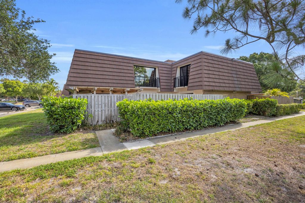 Photo of 1907 19th Lane, Palm Beach Gardens, FL 33418 (MLS # R11087677)