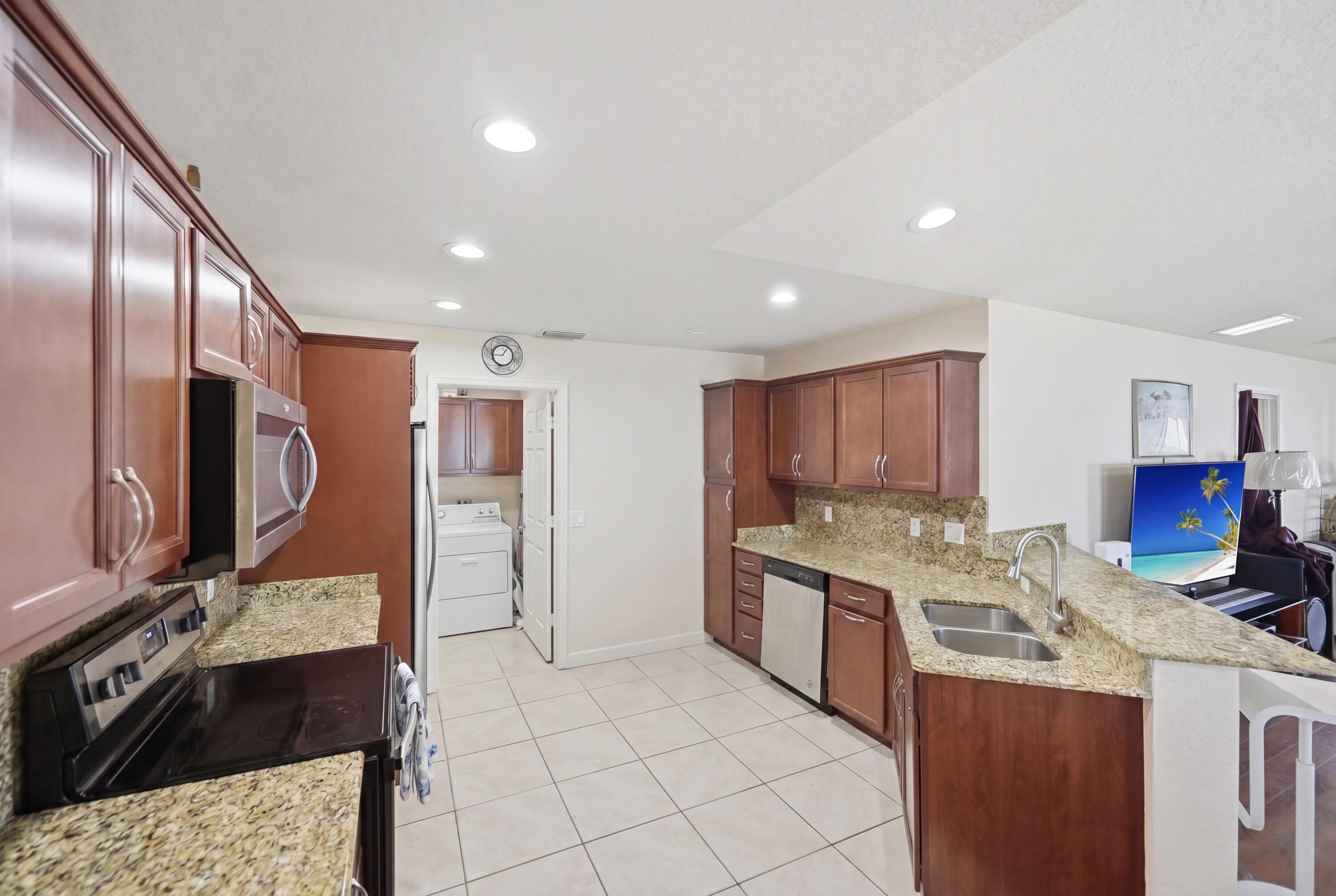 SPANISH LAKES FAIRWAYS LEASEHOLD ESTATES - Residential