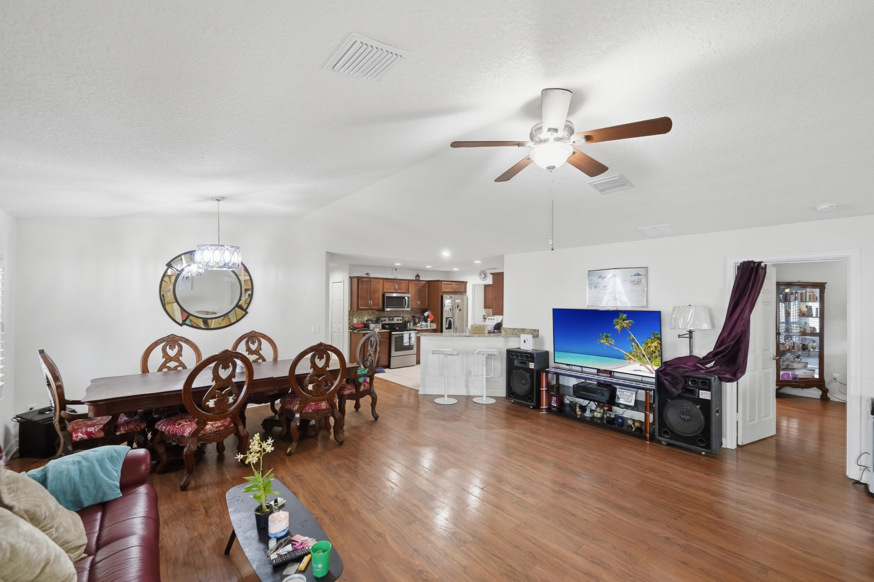 SPANISH LAKES FAIRWAYS LEASEHOLD ESTATES - Residential