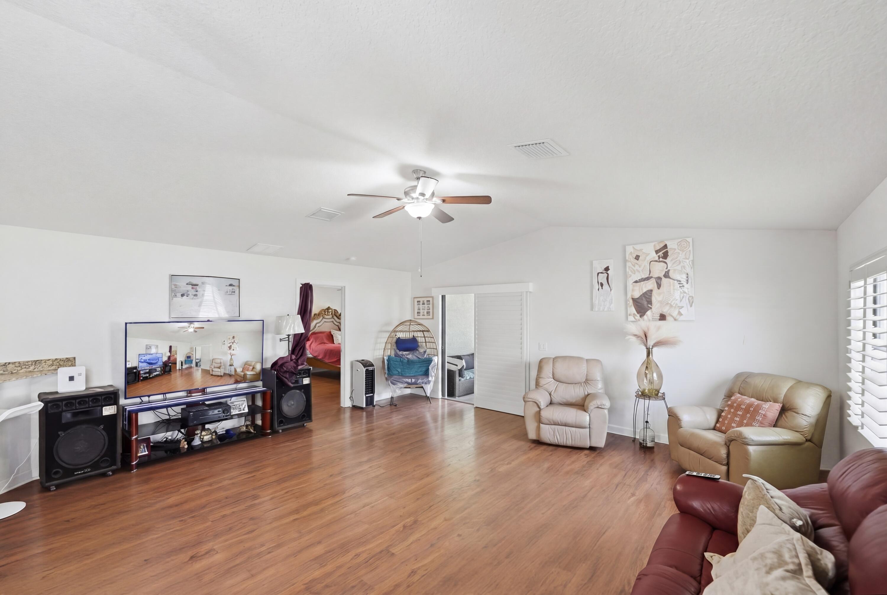 SPANISH LAKES FAIRWAYS LEASEHOLD ESTATES - Residential