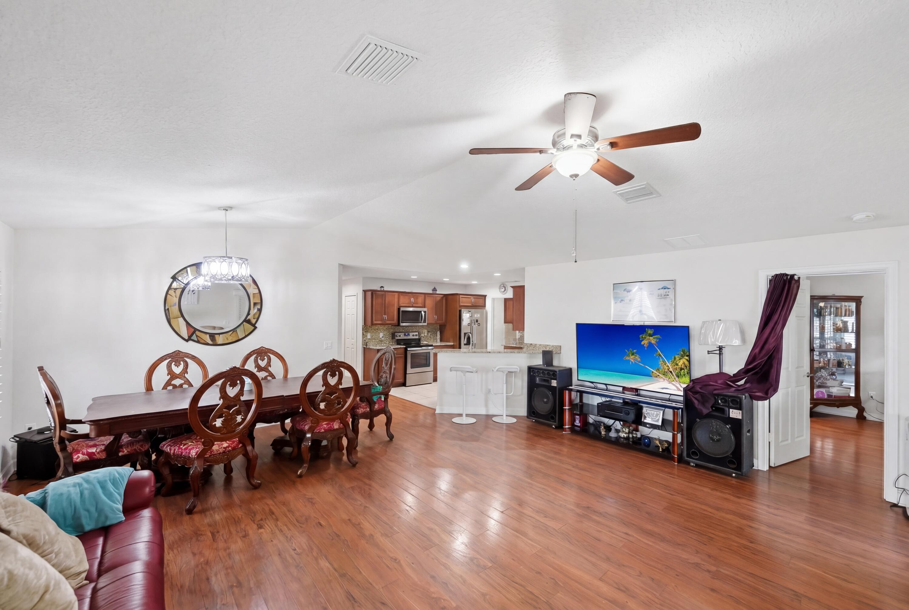 SPANISH LAKES FAIRWAYS LEASEHOLD ESTATES - Residential