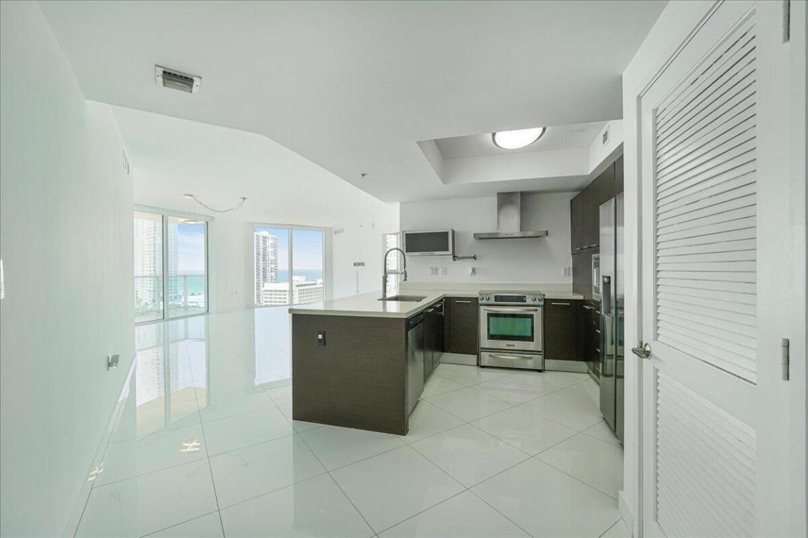 200 Sunny Isles Boulevard 2-1701, Sunny Isles Beach, FL, 33160/$835,000 4 200 Sunny Isles Boulevard 2-1701