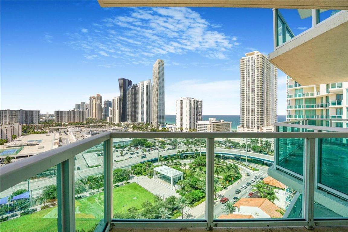 ST TROPEZ ON THE BAY II CONDO - Residential