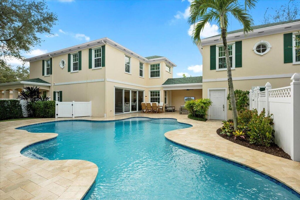 Photo of 132 Waterford Drive, Jupiter, FL 33458 (MLS # R11046565)