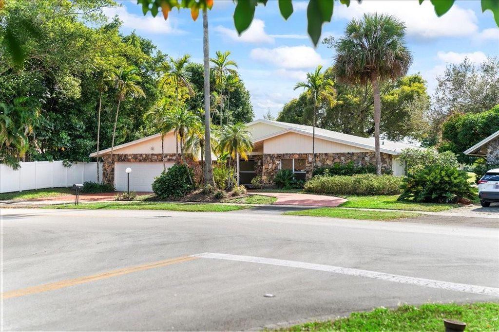 Photo of 8600 Gatehouse Road, Plantation, FL 33324 (MLS # F10501637)