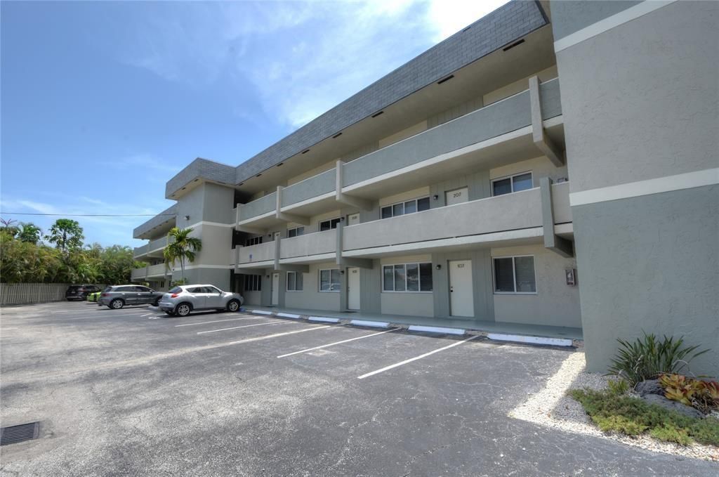 Photo of 1400 NE 54th St #208, Fort Lauderdale, FL 33334 (MLS # F10532328)