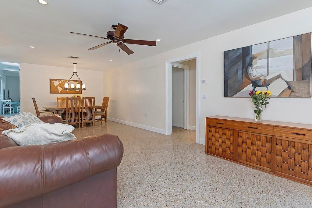 1106 N LAKESIDE Drive