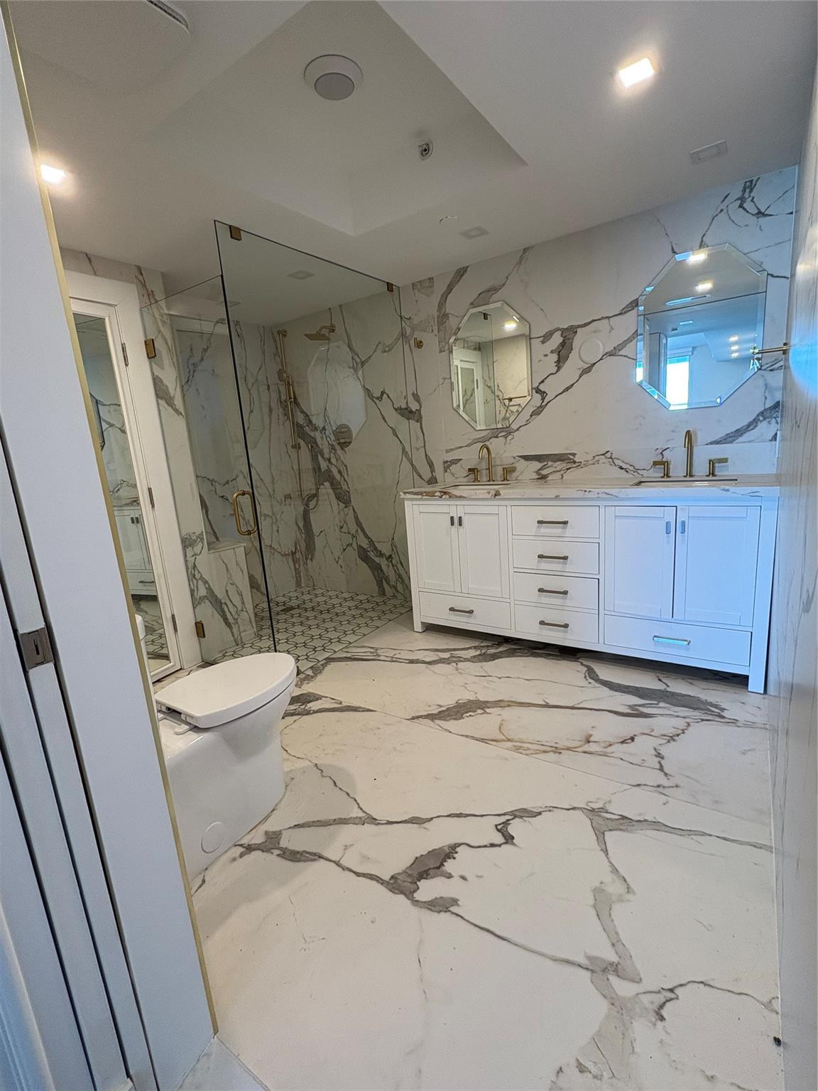 The Grand Venetian Condo - Residential