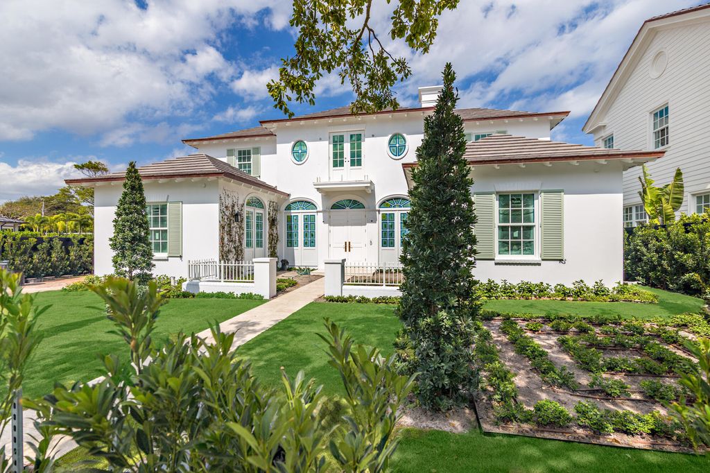 Photo of 233 Seville Road, West Palm Beach, FL 33405 (MLS # B26001686)