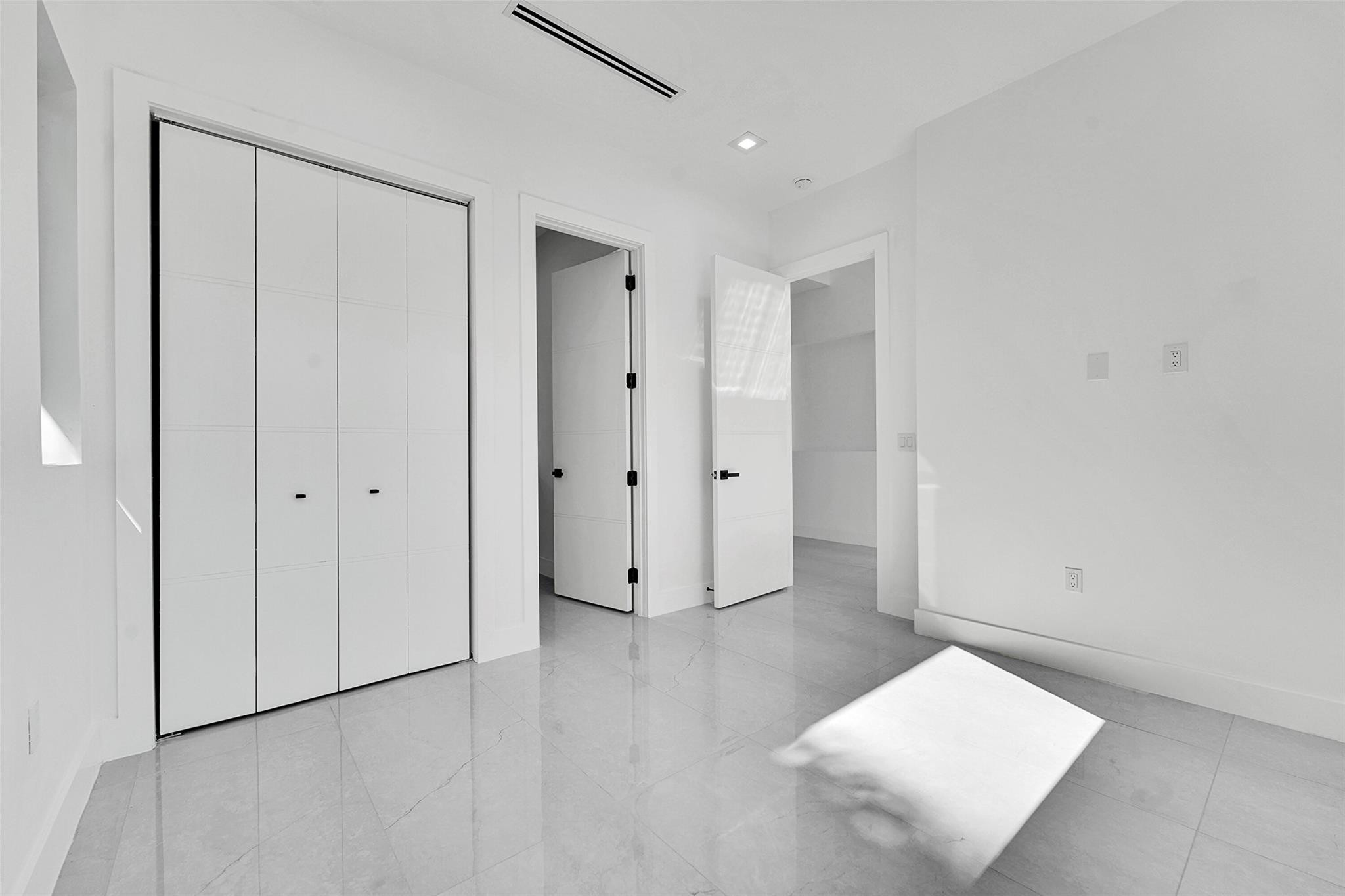 LAUDERDALE PARK - Residential