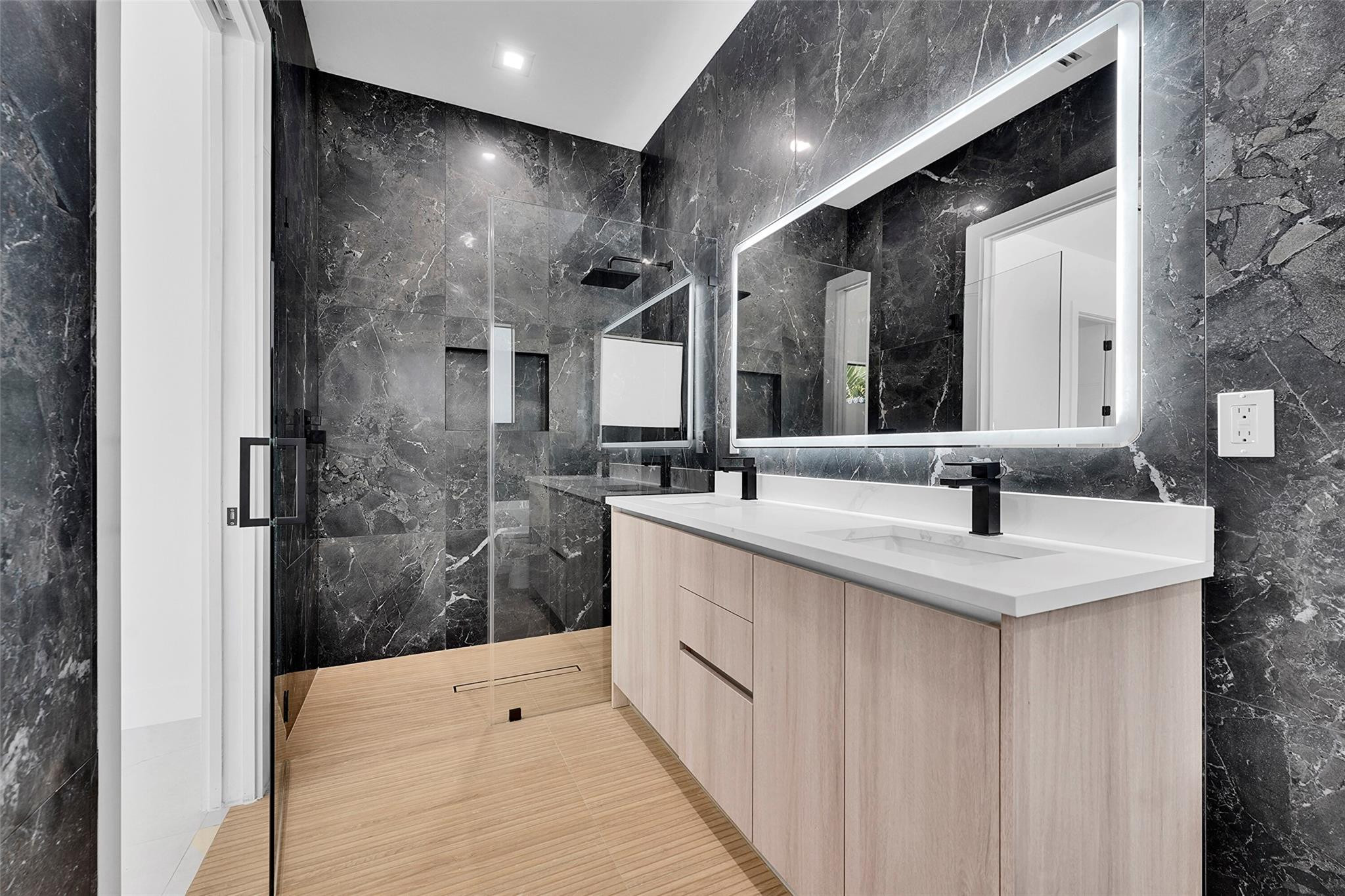 LAUDERDALE PARK - Residential