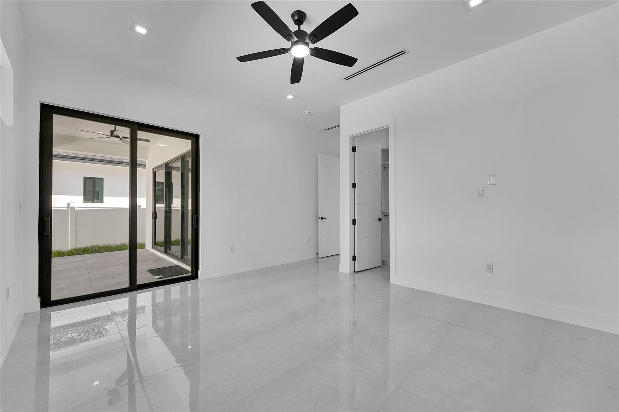 LAUDERDALE PARK - Residential