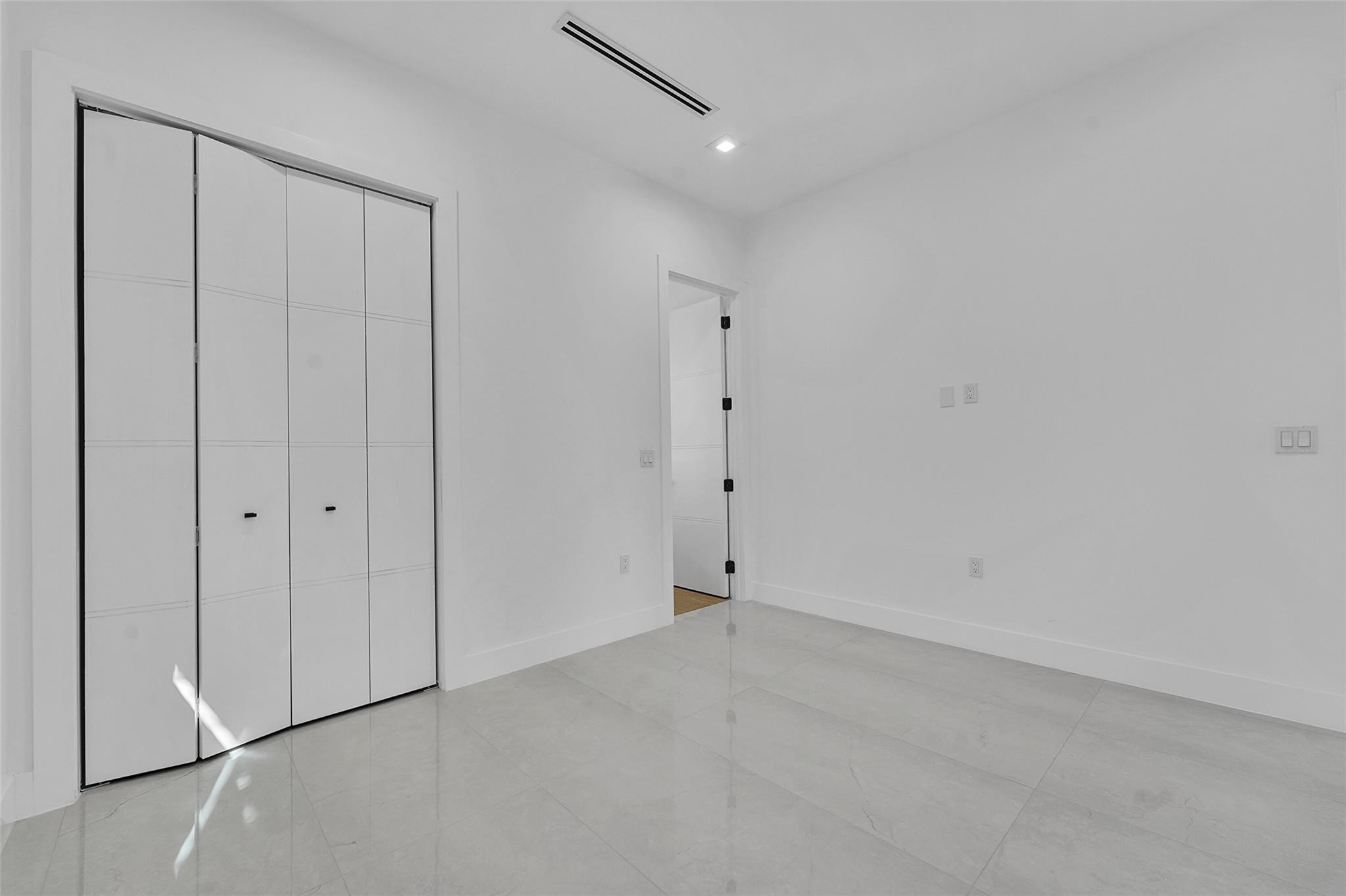 LAUDERDALE PARK - Residential