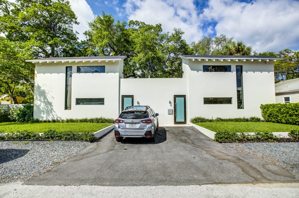 Photo of 800 SW 4th Street #2, Fort Lauderdale, FL 33315 (MLS # B26072146)