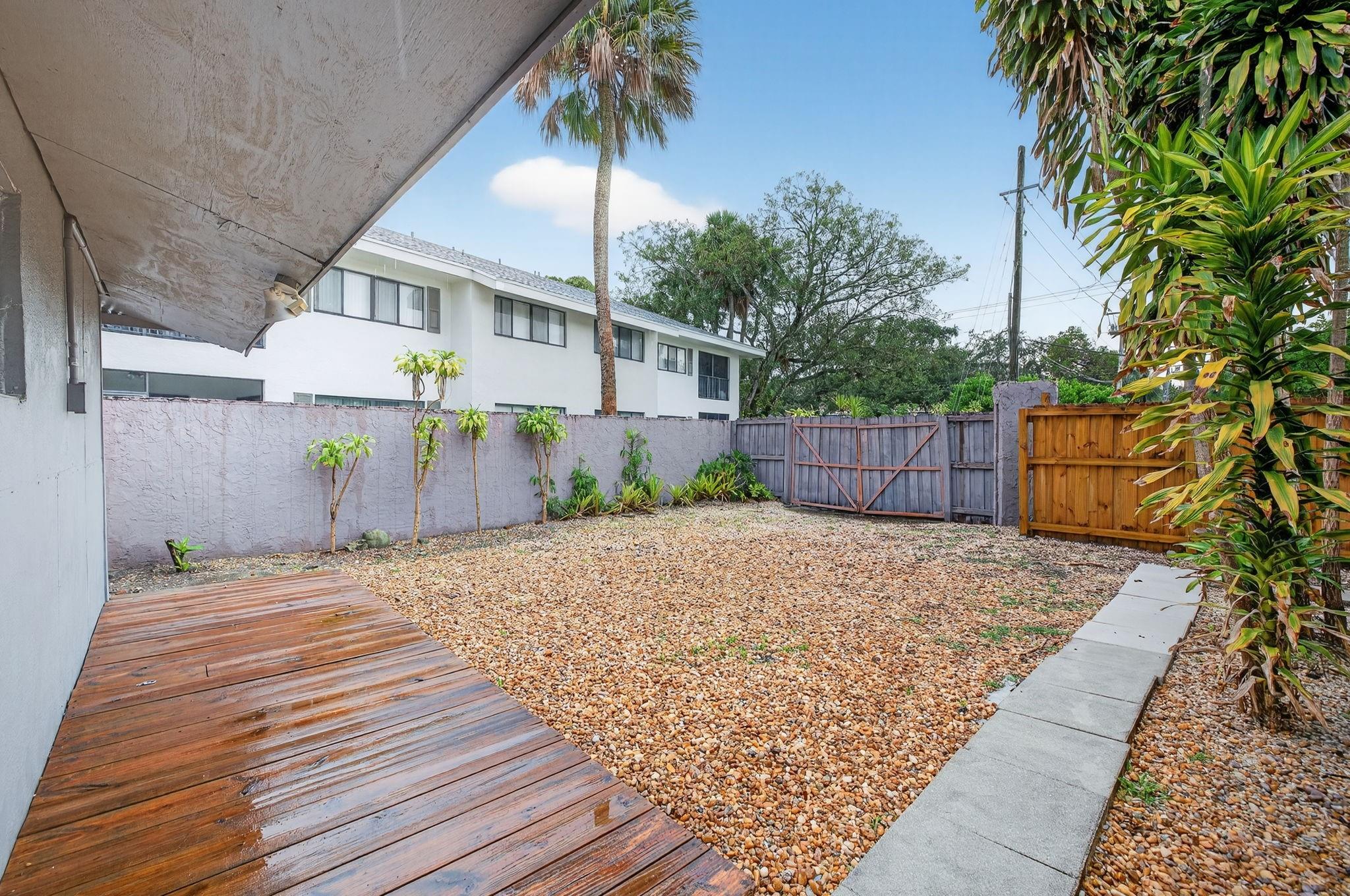 All utilities included!! Cute, well laid out stand alone studio apartment with small yard. CLOSE TO ALL MAJOR HIGHWAYS, FLL AIRPORT and your choice of restaurants. Located less than 3 miles to the beach and Fort Lauderdale night life in a nice neighborhood. Furry Friends welcome with Size and number limit. Onsite Laundry.
