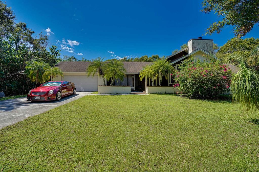 Photo of 1401 Bennett Road, Fort Pierce, FL 34947 (MLS # R10918456)