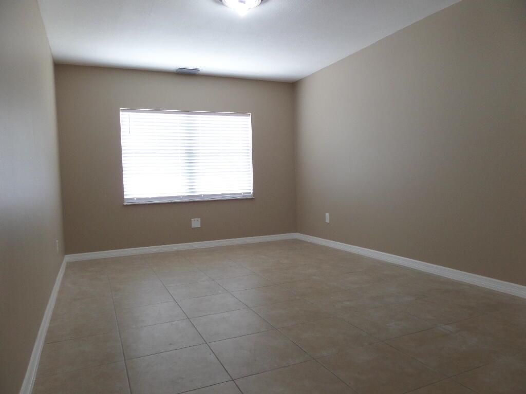 PARKWAY VILLAGE - Residential Lease