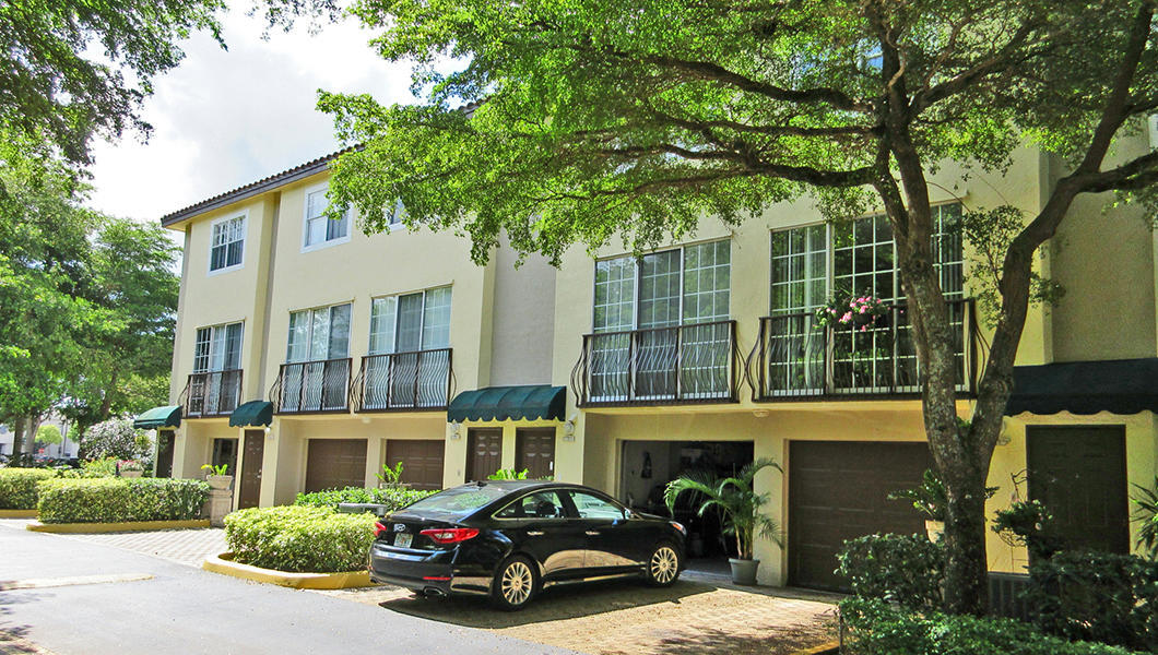 ESTADA OF LOS PASEOS - Residential Lease