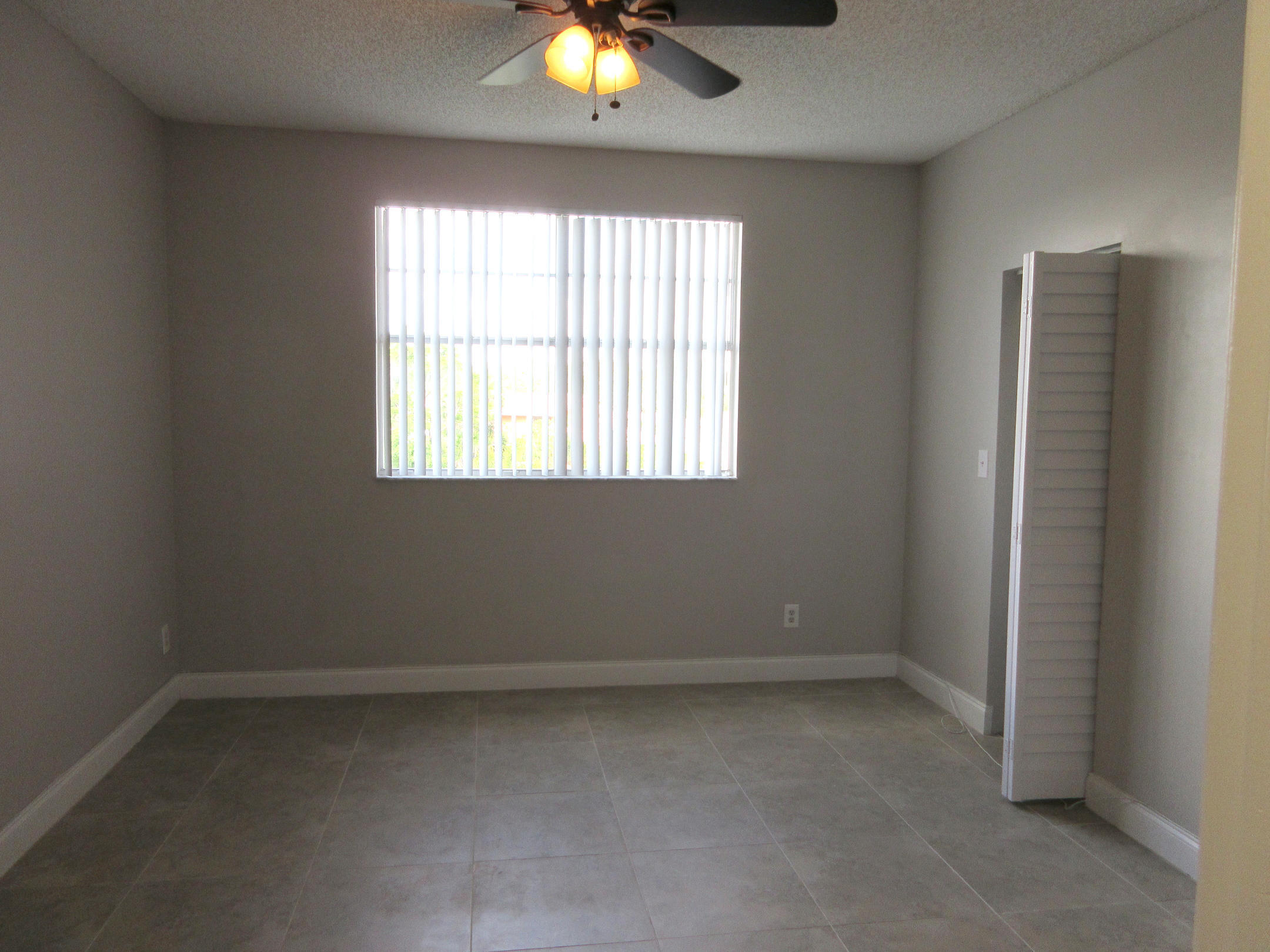 ESTADA OF LOS PASEOS - Residential Lease