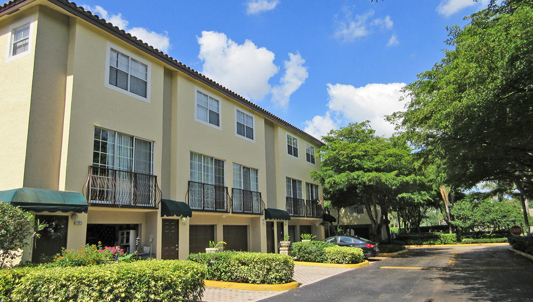 ESTADA OF LOS PASEOS - Residential Lease