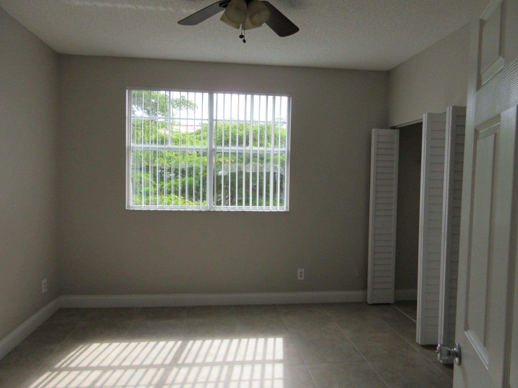 ESTADA OF LOS PASEOS - Residential Lease