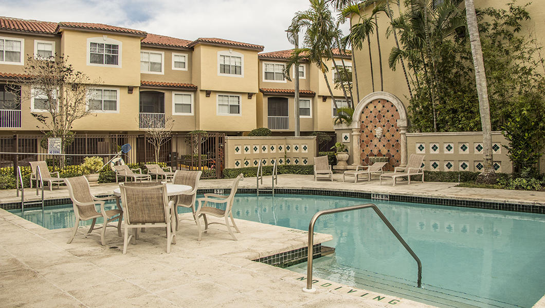 ESTADA OF LOS PASEOS - Residential Lease