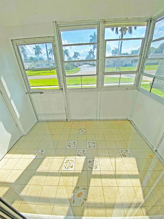 CRESTHAVEN VILLAS 3 CONDO - Residential