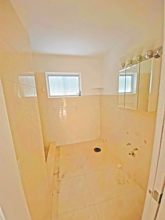 CRESTHAVEN VILLAS 3 CONDO - Residential