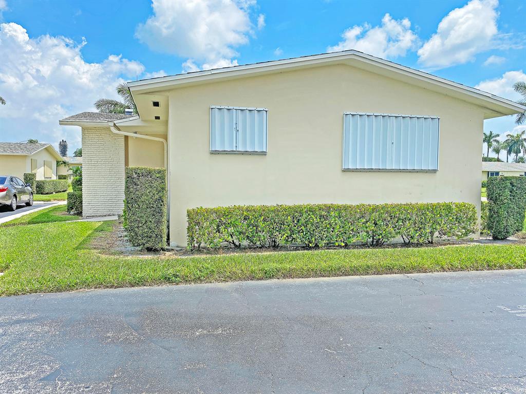 CRESTHAVEN VILLAS 3 CONDO - Residential