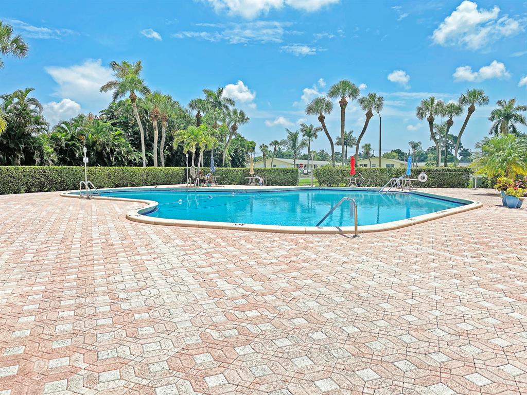 CRESTHAVEN VILLAS 3 CONDO - Residential