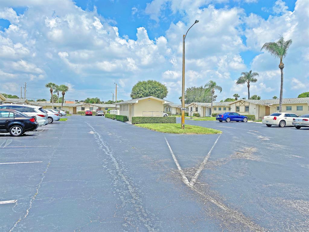 CRESTHAVEN VILLAS 3 CONDO - Residential